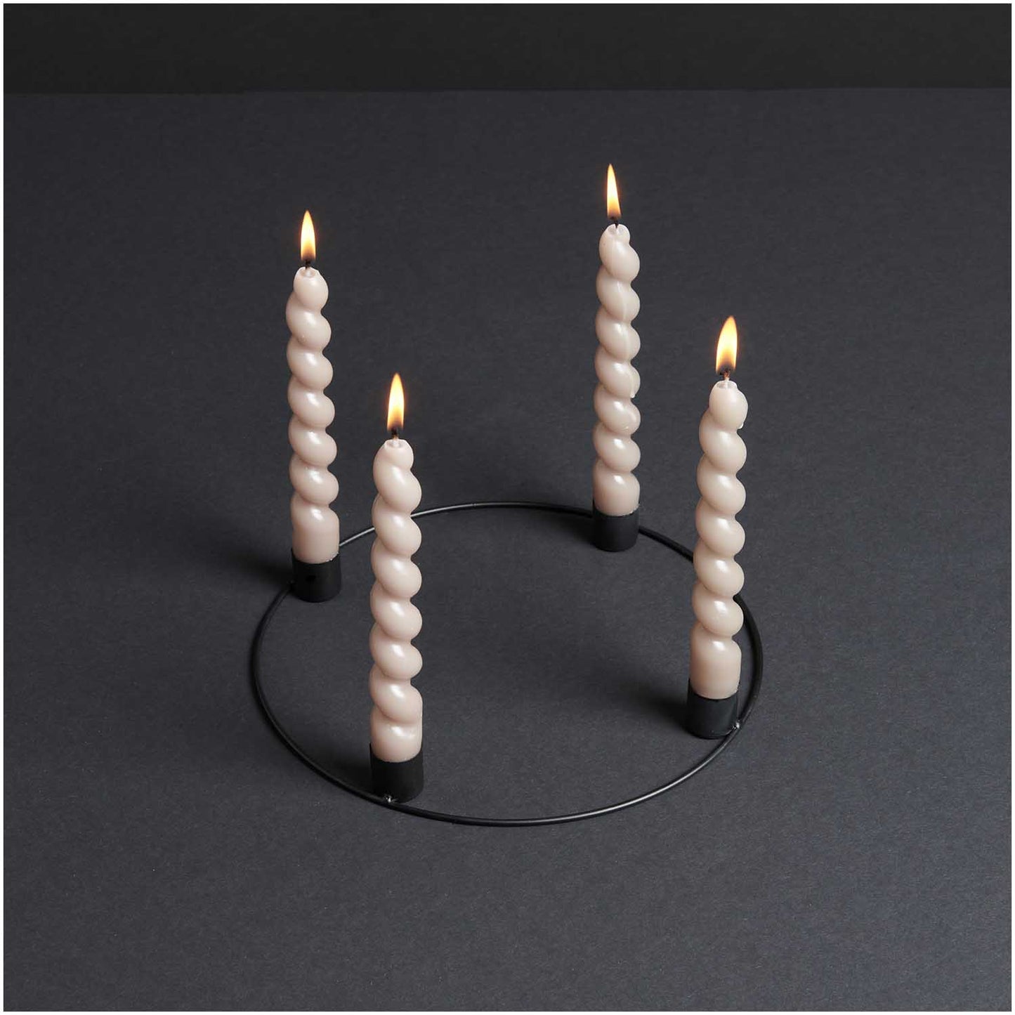kovový adventní svícen — černý