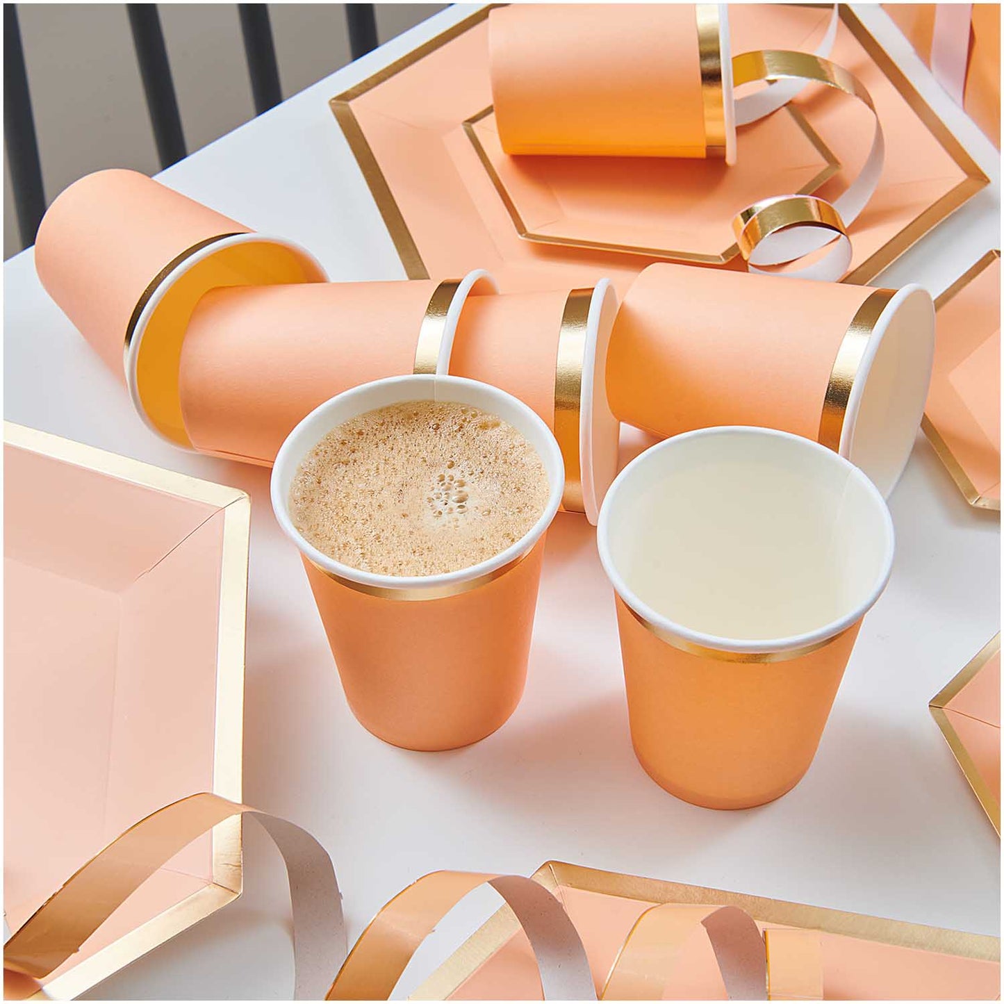papírové kelímky — apricot-gold