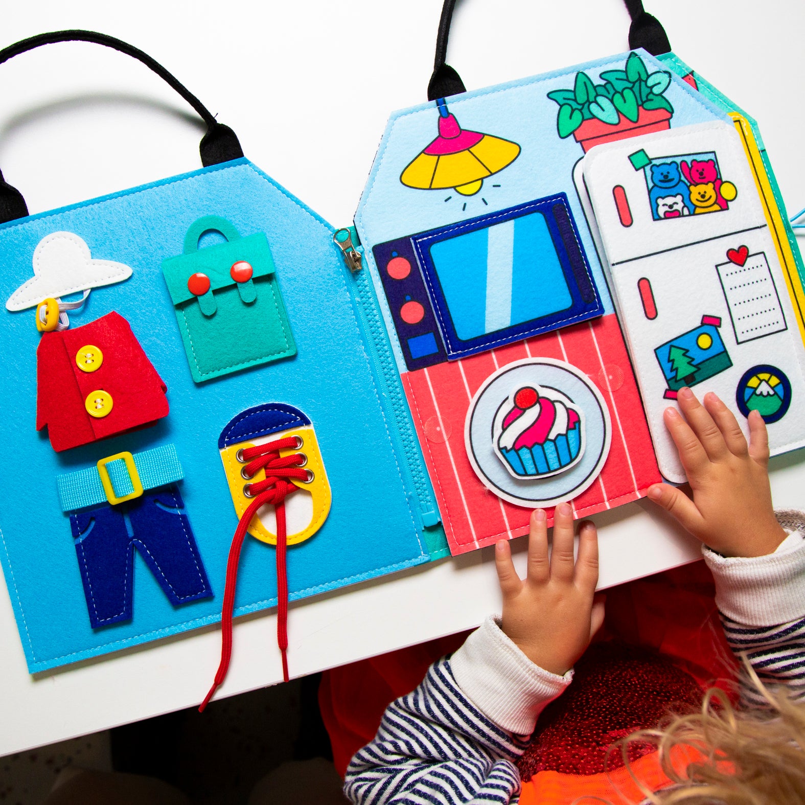 FELT01_MY_DAY_playkit_aktivitykniha_2.jpg
