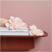 květy z krepového papíru — soft peach — 3 ks