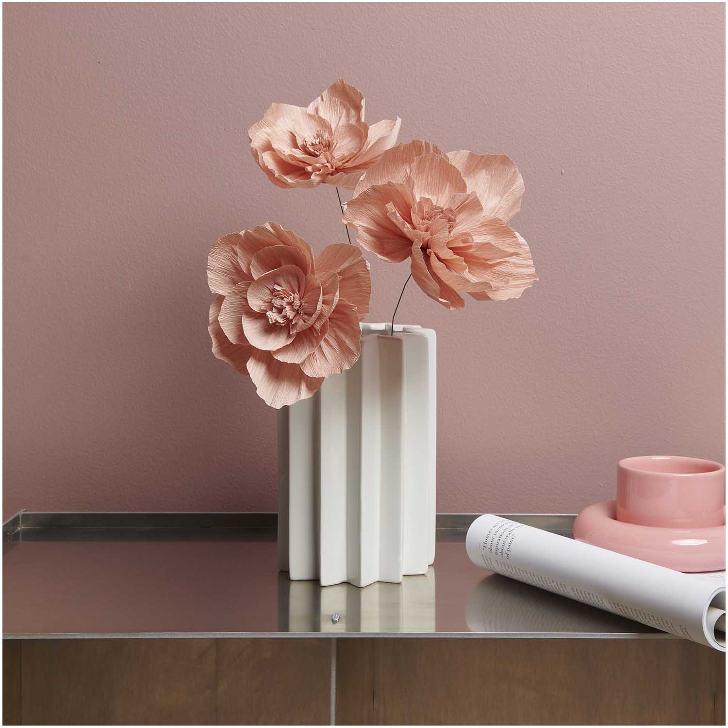 květy z krepového papíru — terracotta — 3 ks