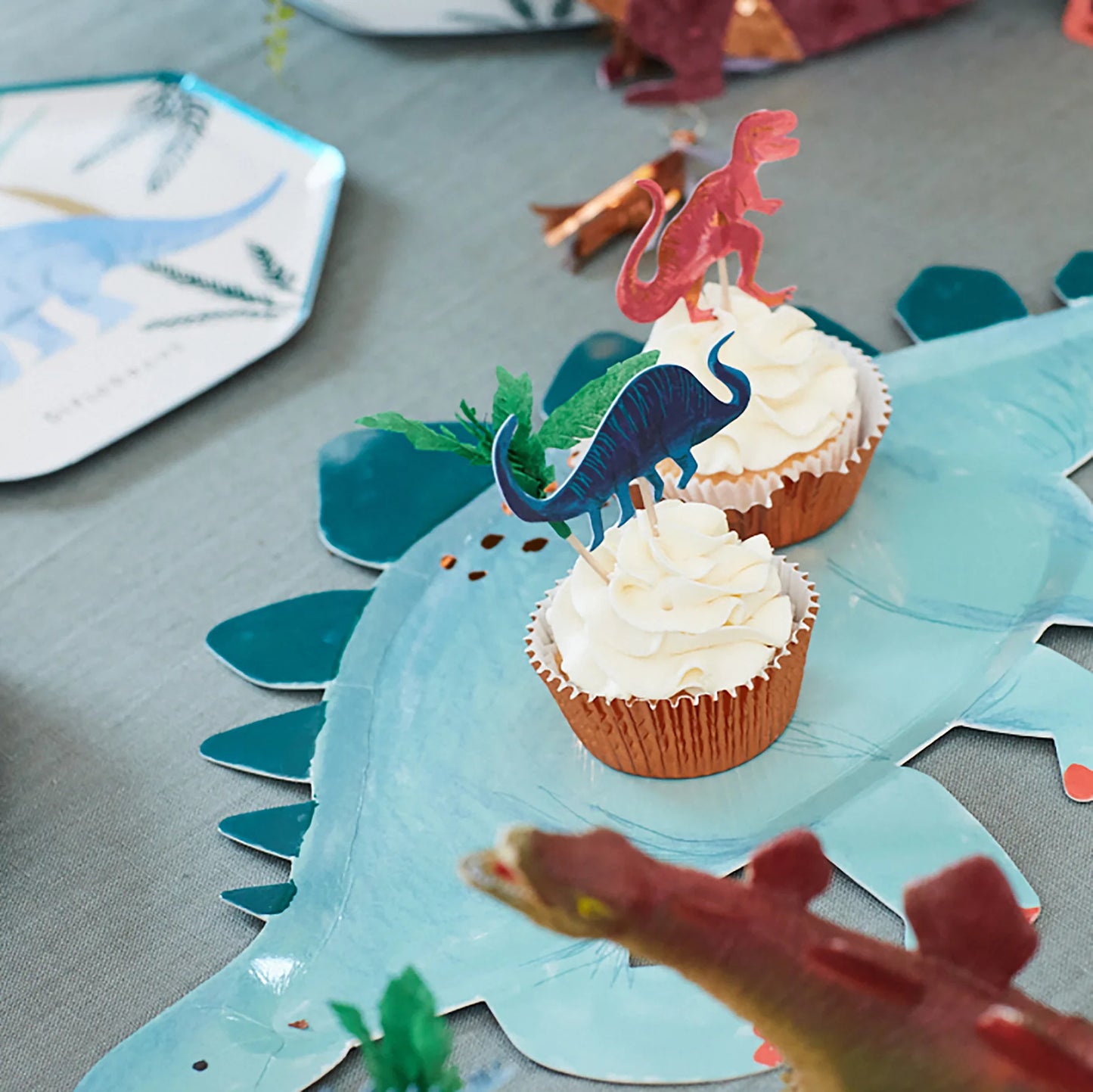sada dekorací na cupcakes — dinosauři