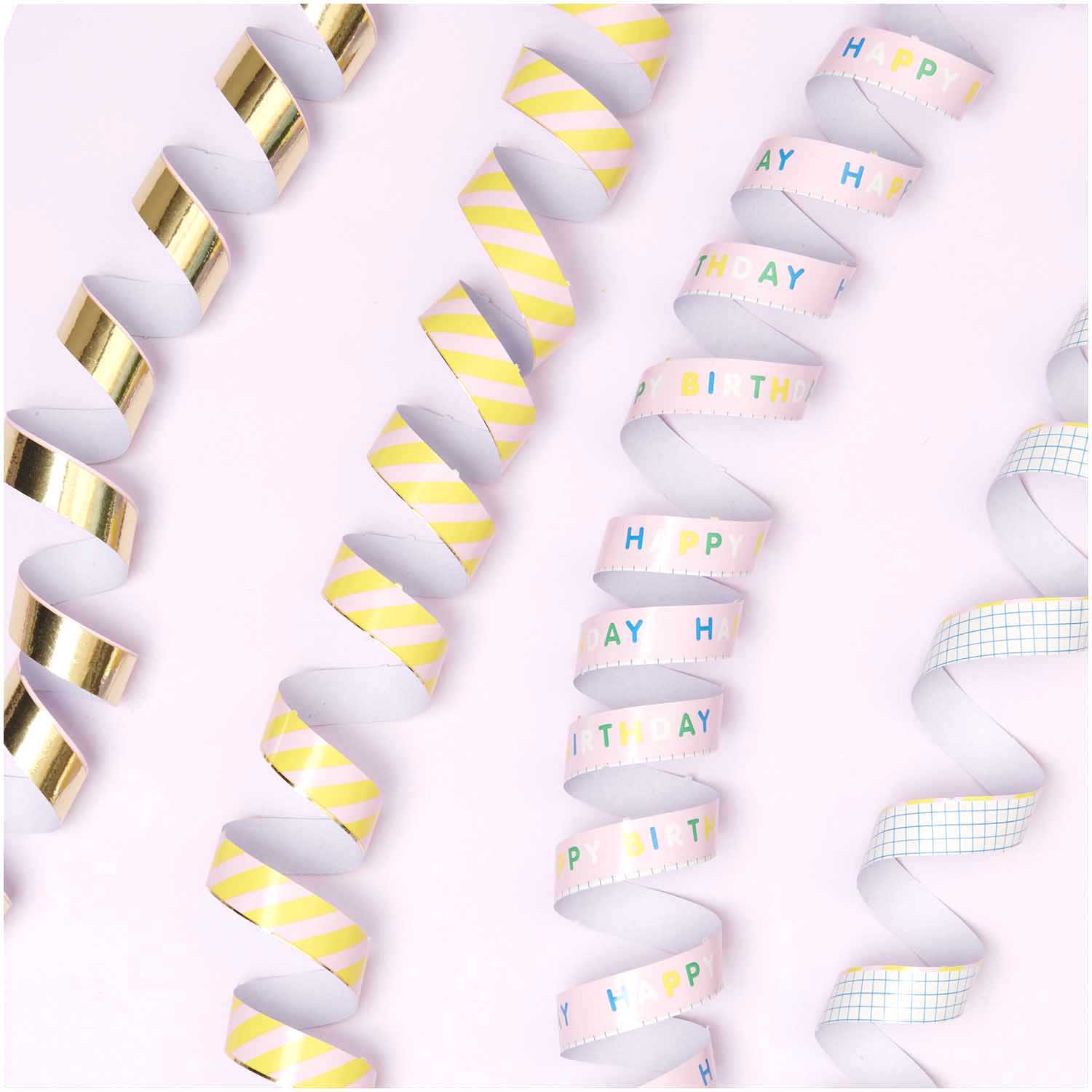 papírové streamery — Happy Birthday